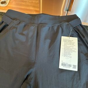 Lululemon Women’s Black Athletic Joggers size 6 NWT